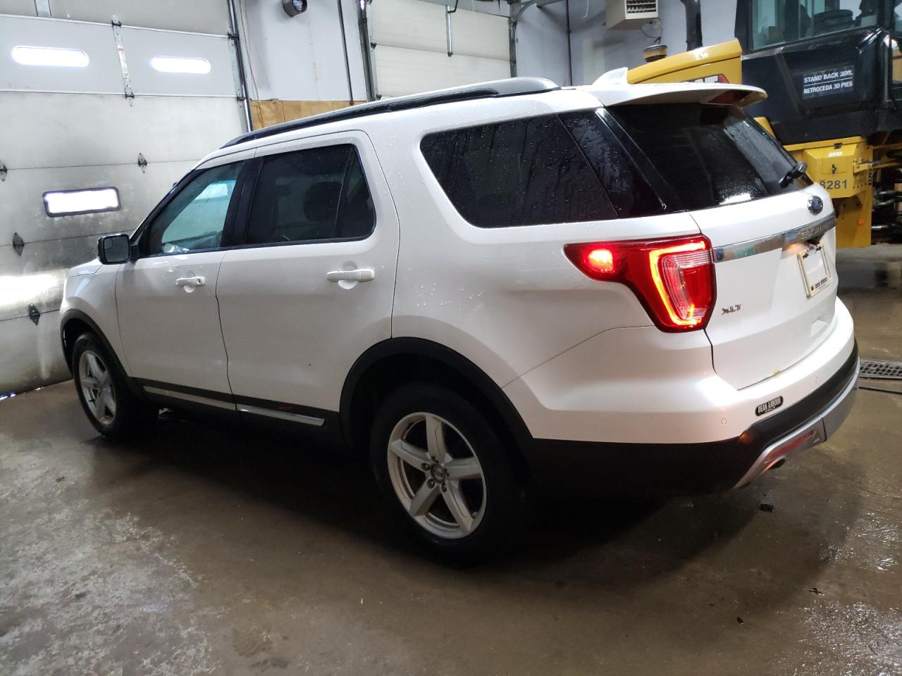 2016 Ford Explorer - Image 2