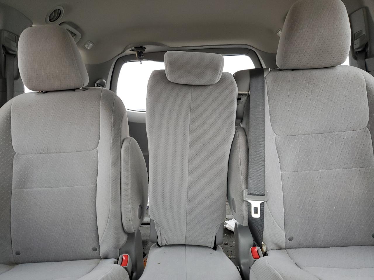 2015 Toyota Sienna - Image 10