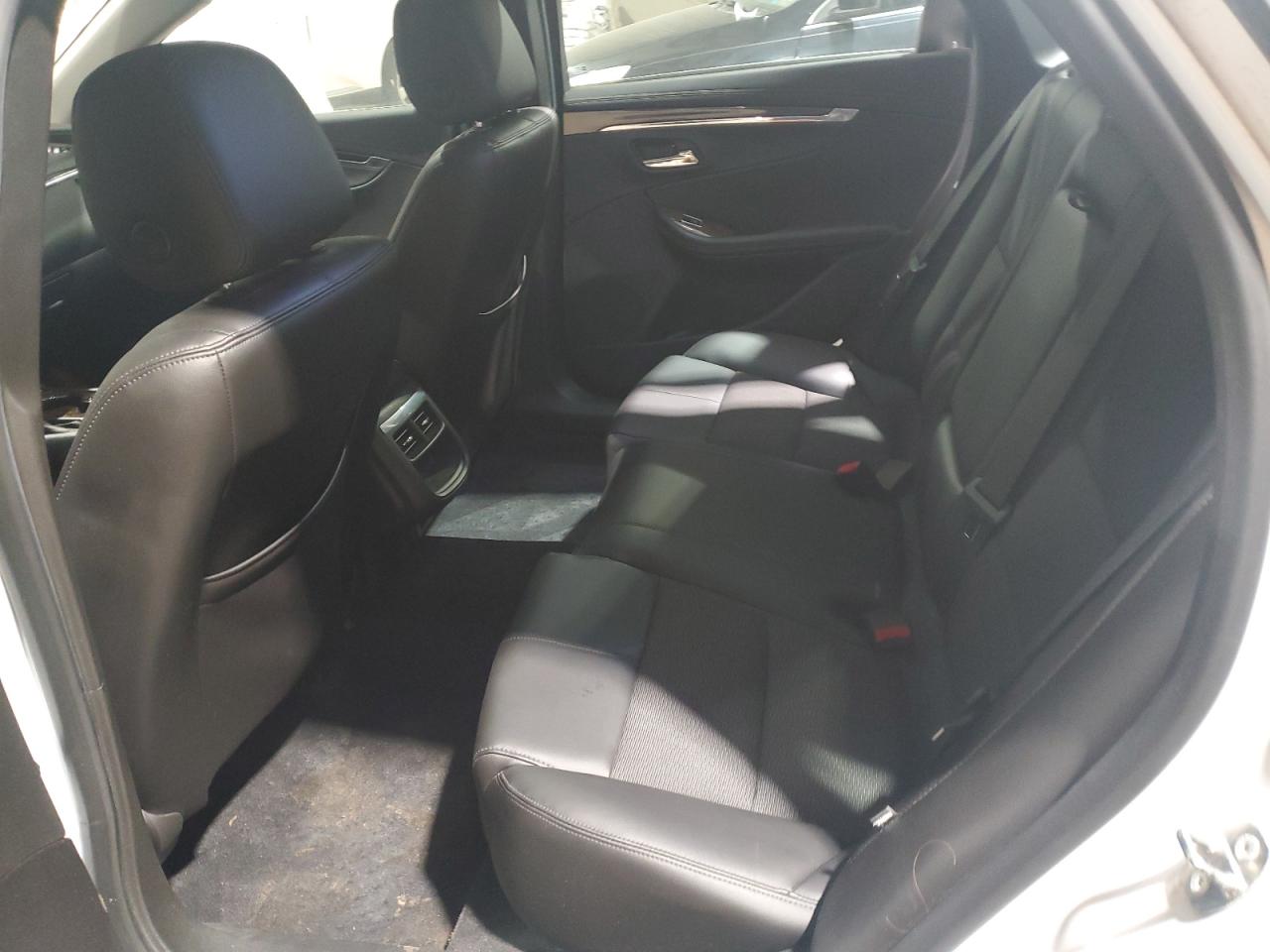 2015 Chevrolet Impala - Image 10