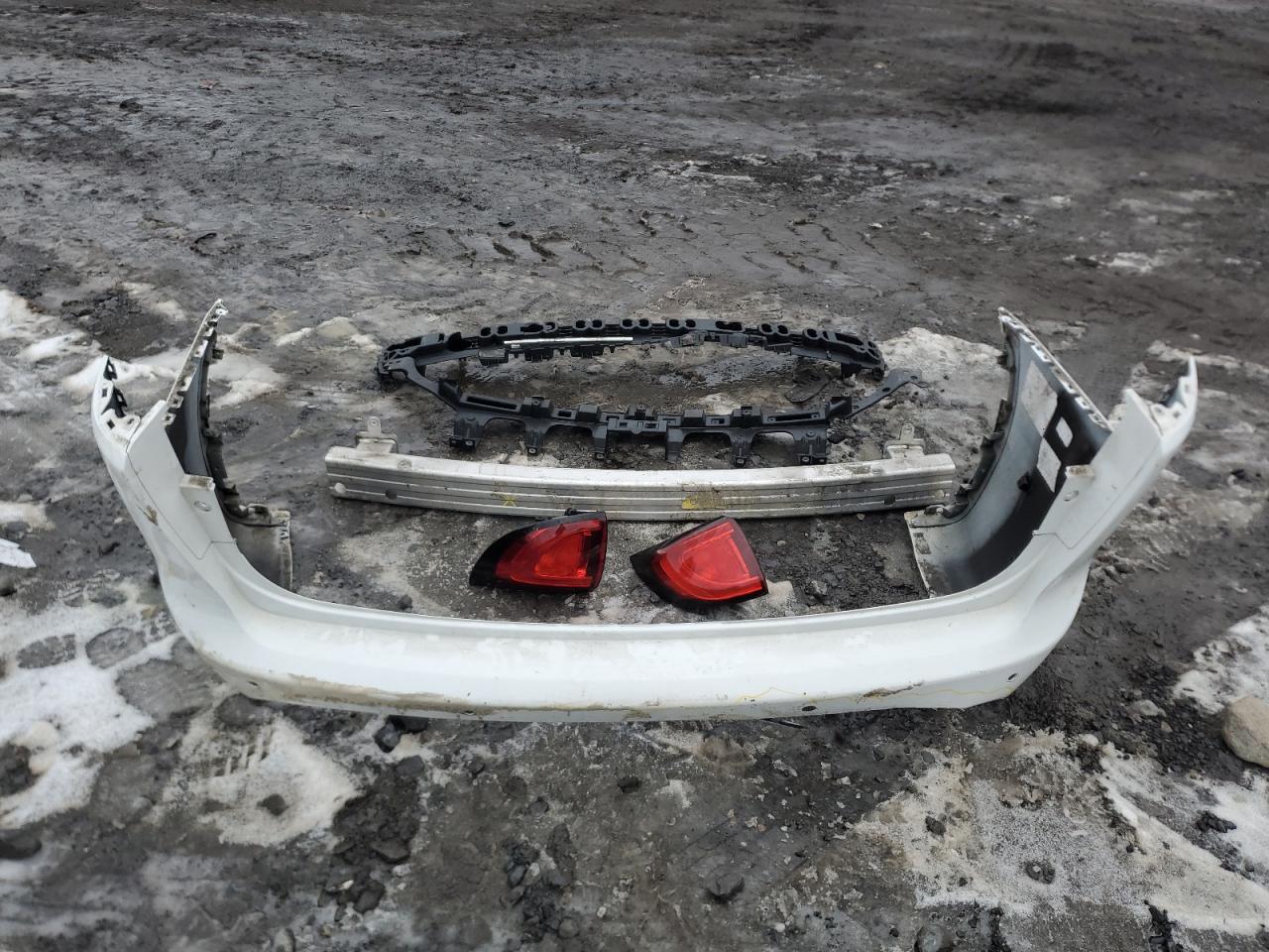 2018 Chrysler Pacifica - Image 13