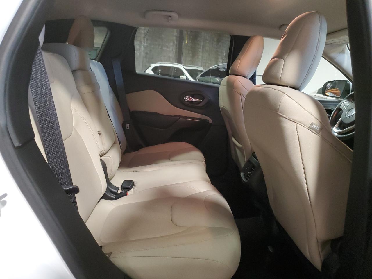 2017 Jeep Grand Cherokee - Image 11