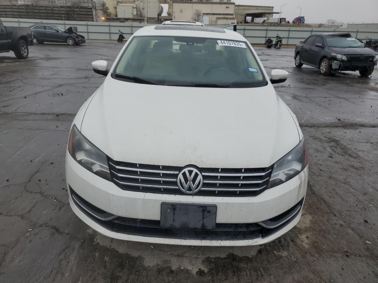 2014 Volkswagen Passat - Image 5
