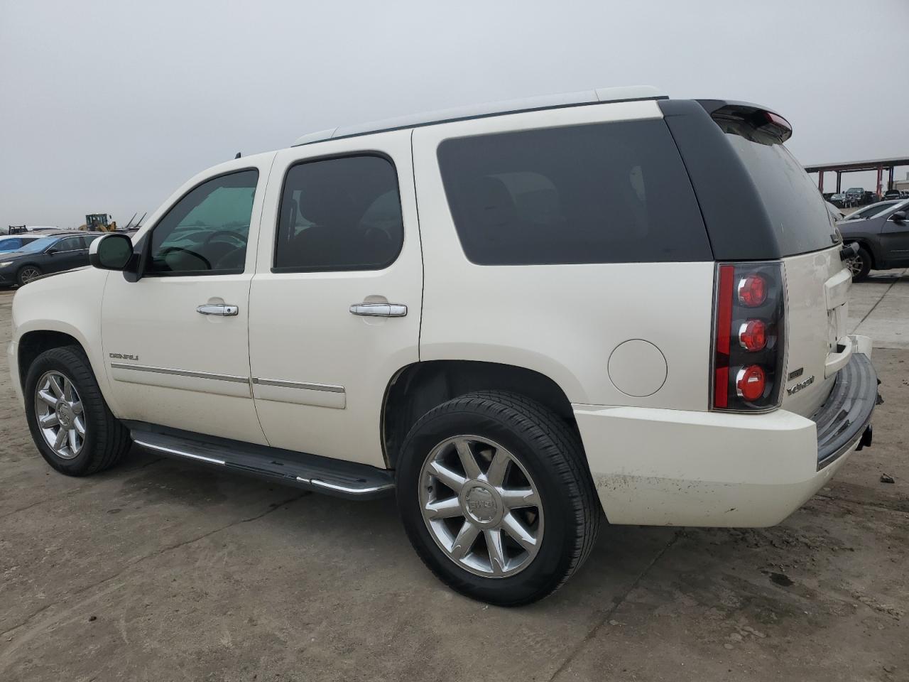2012 GMC Yukon - Image 2