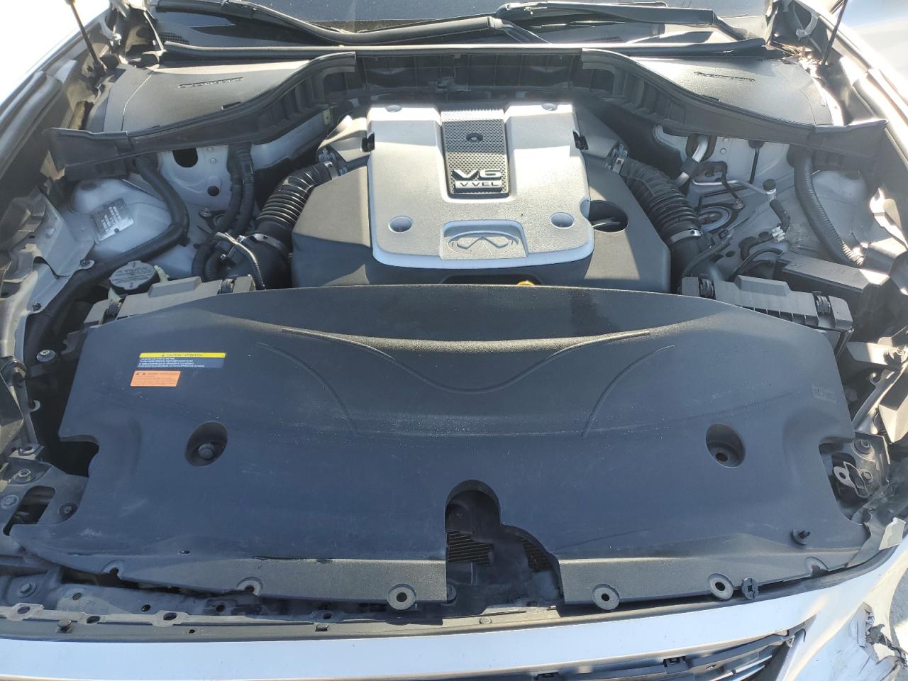 2011 Infiniti M - Image 12