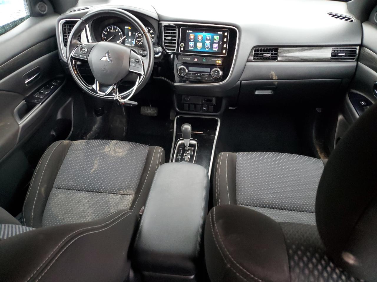 2018 Mitsubishi Outlander - Image 8
