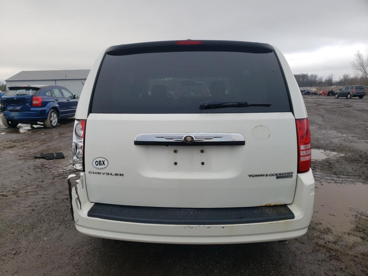 2010 Chrysler Town & Country - Image 6