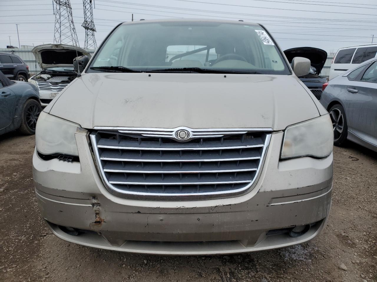 2008 Chrysler Town & Country - Image 5