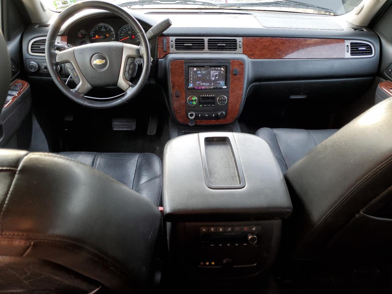 2012 Chevrolet Suburban - Image 8