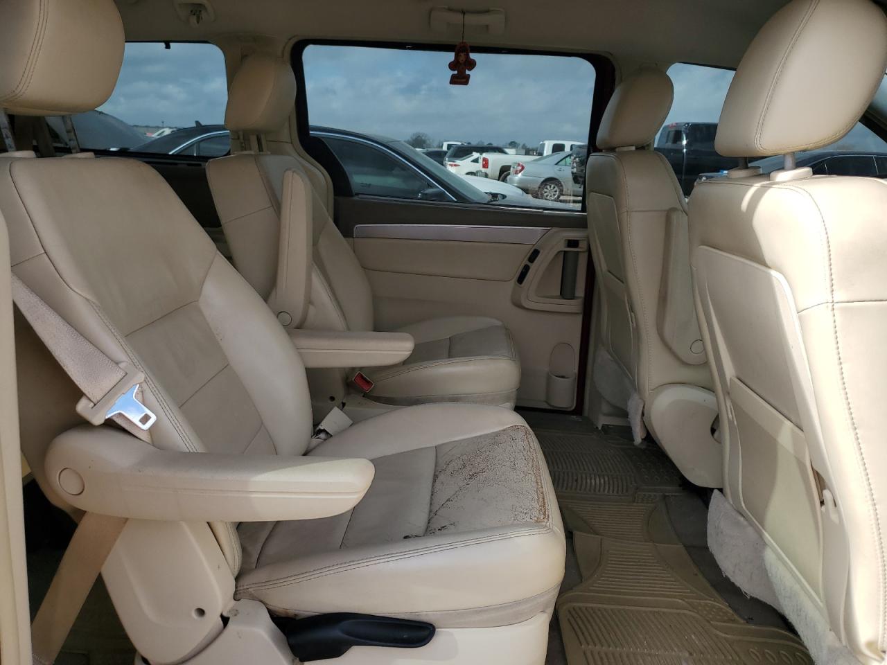 2009 Volkswagen Routan - Image 11
