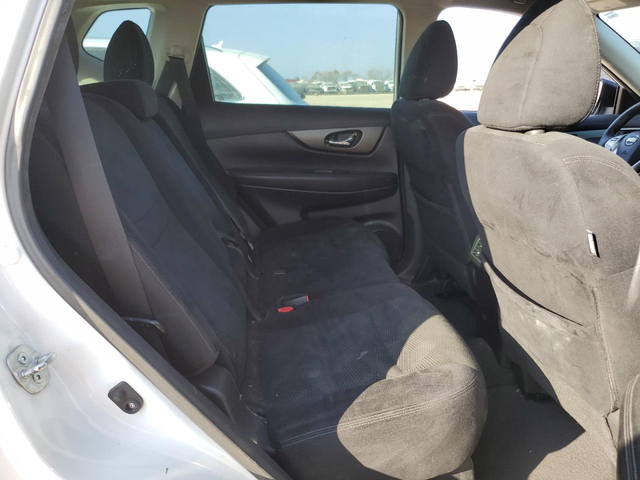 2015 Nissan Rogue - Image 11