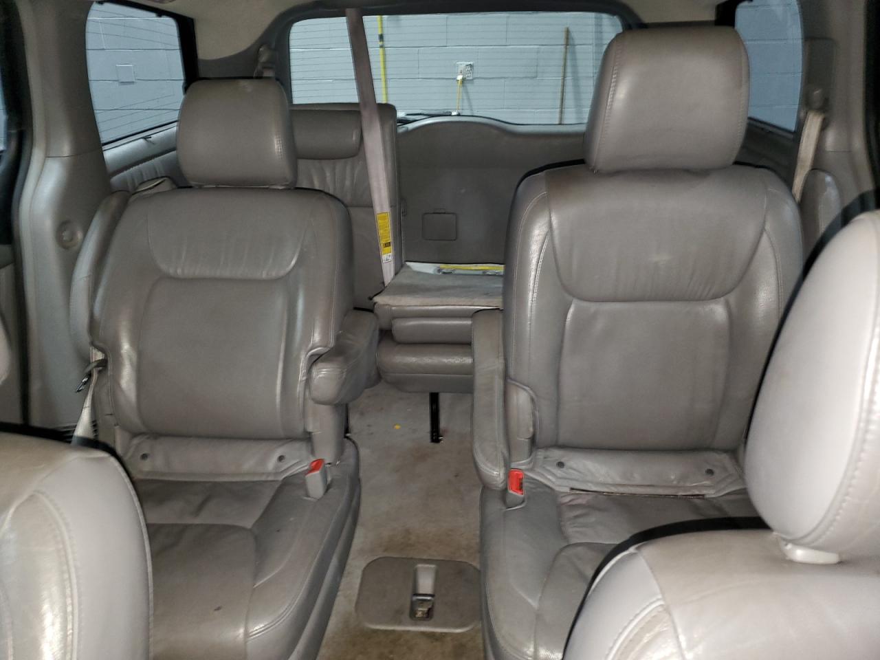 2009 Toyota Sienna - Image 10
