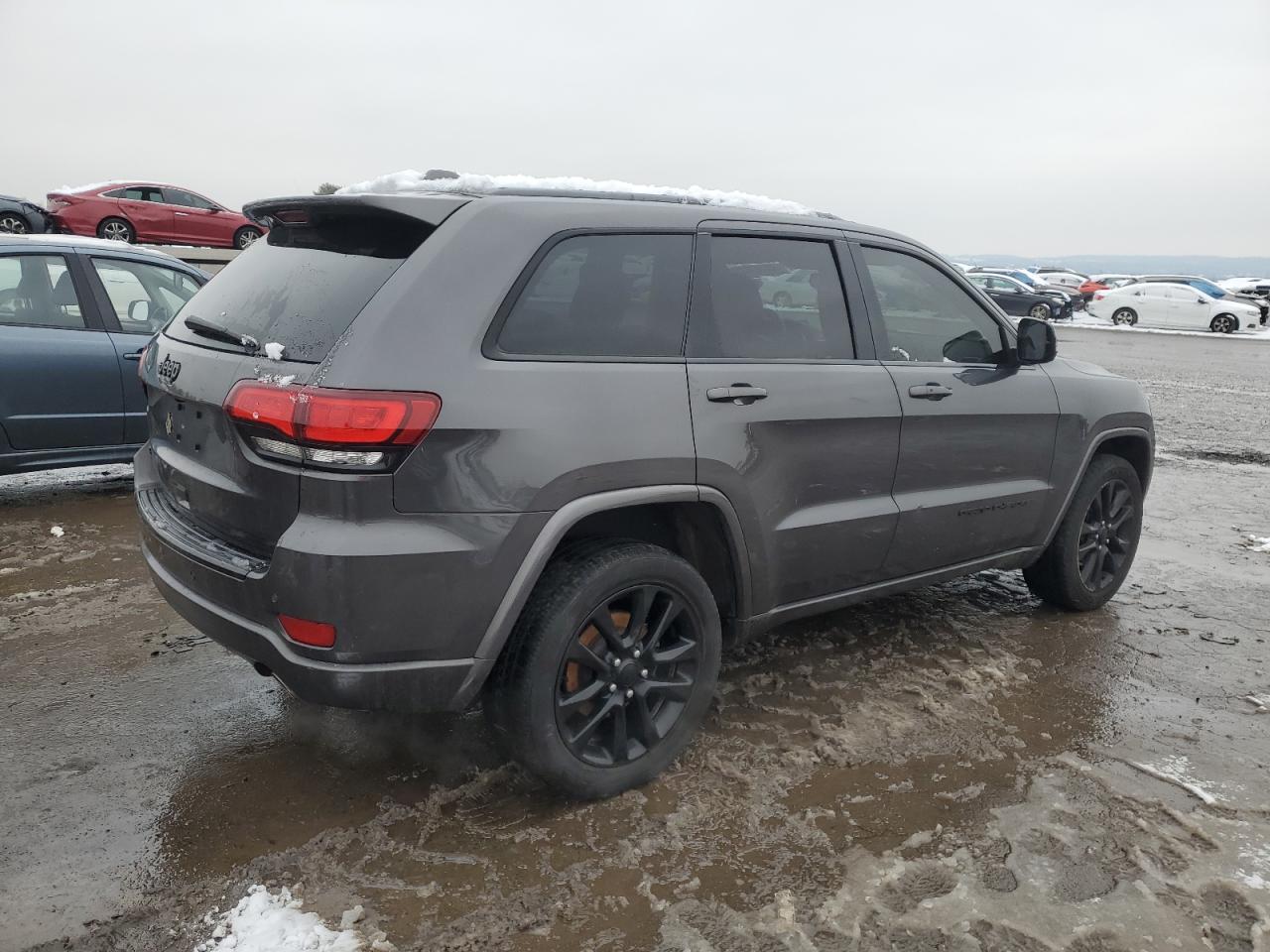 2018 Jeep Grand Cherokee - Image 3