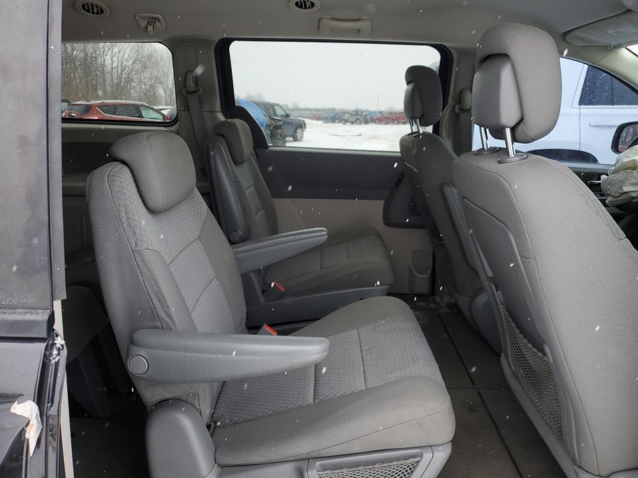 2010 Dodge Caravan - Image 11
