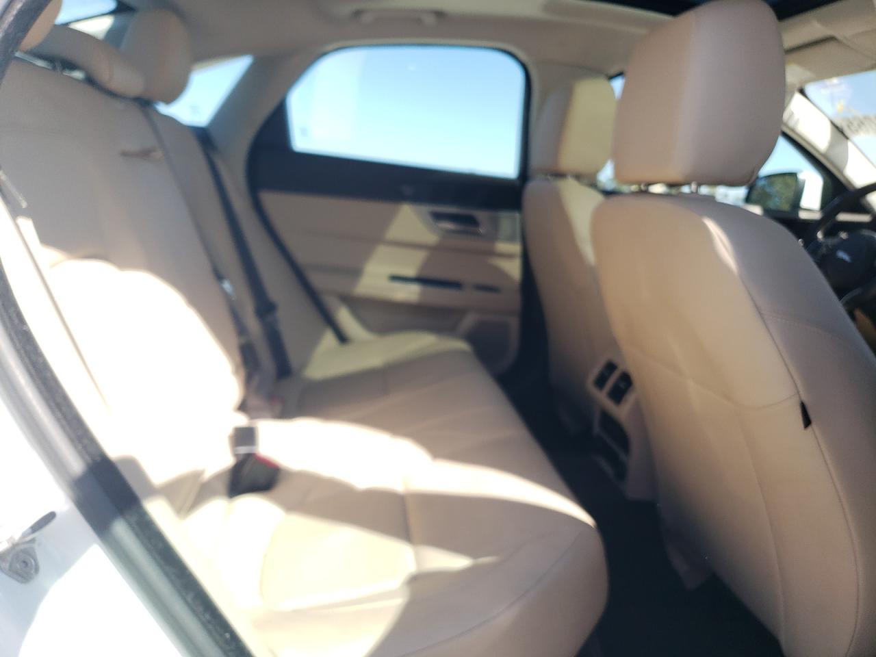 2016 Jaguar XF - Image 10