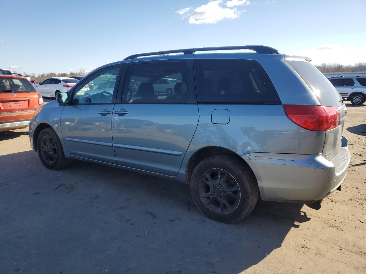 2006 Toyota Sienna - Image 2