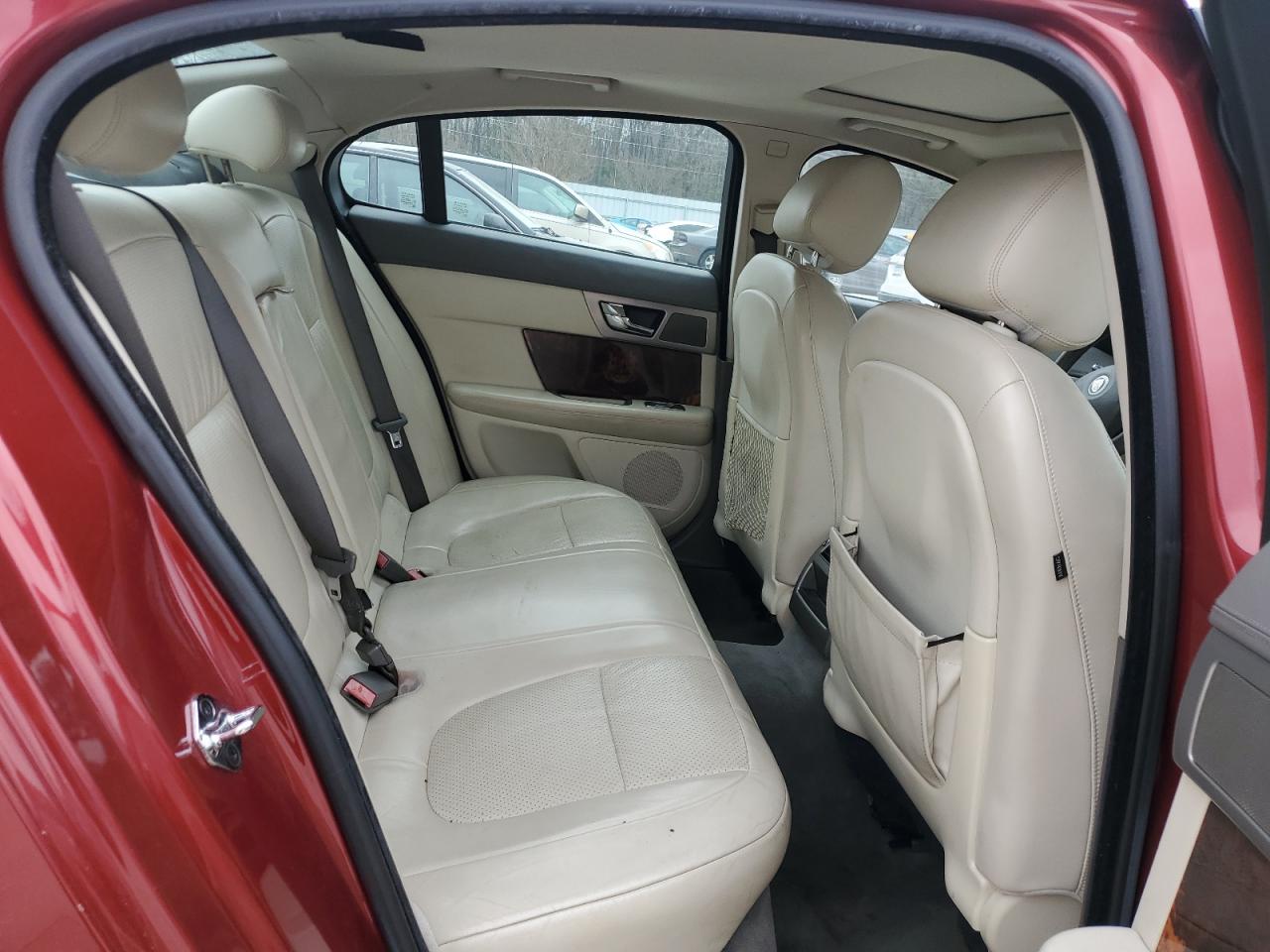 2009 Jaguar XF - Image 10