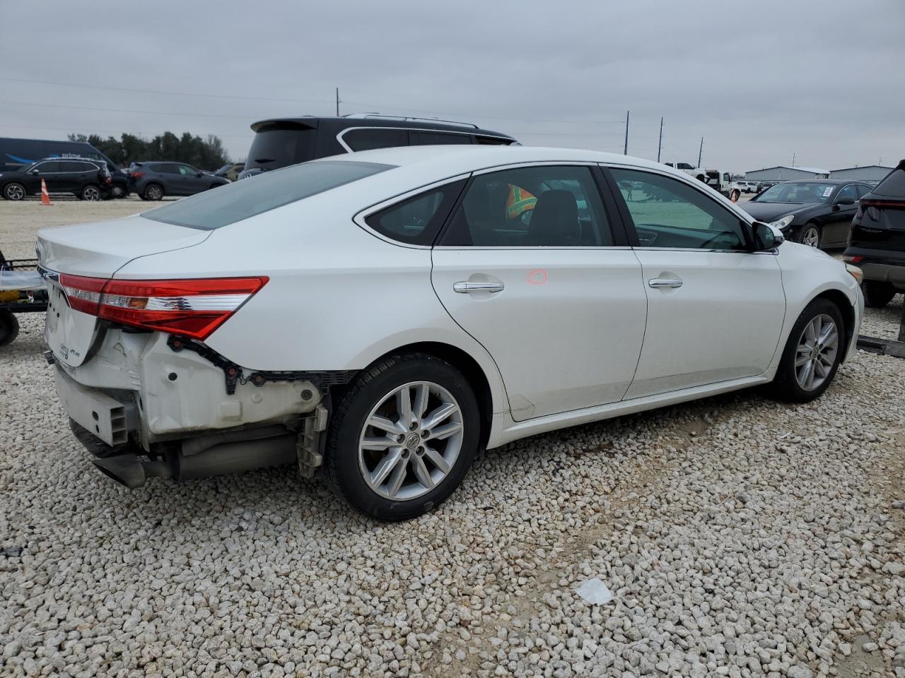 2014 Toyota Avalon - Image 3