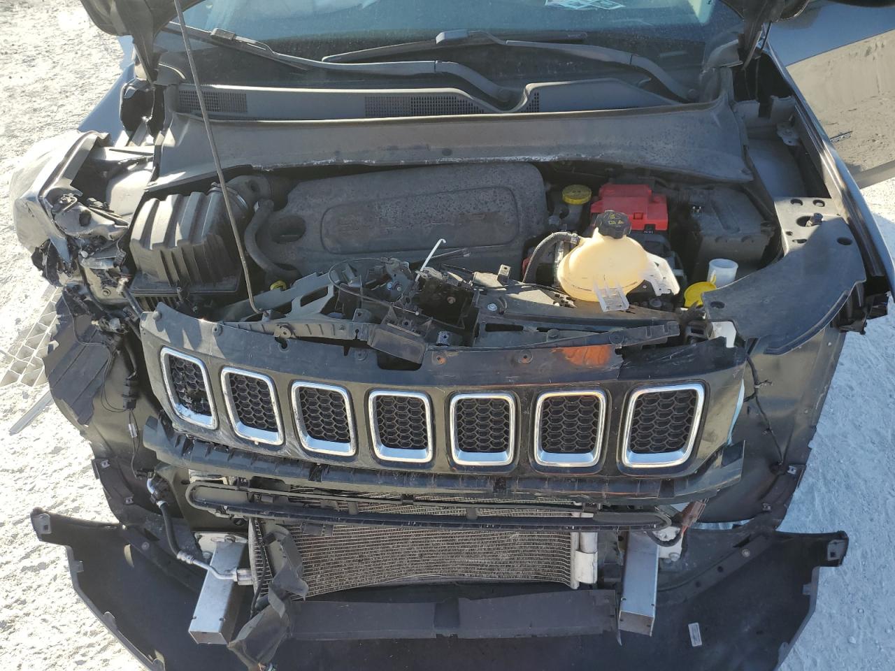 2020 Jeep Compass - Image 12