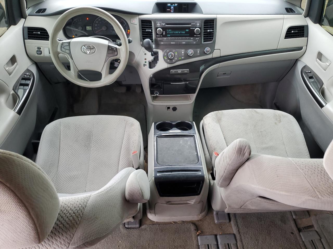 2012 Toyota Sienna - Image 8