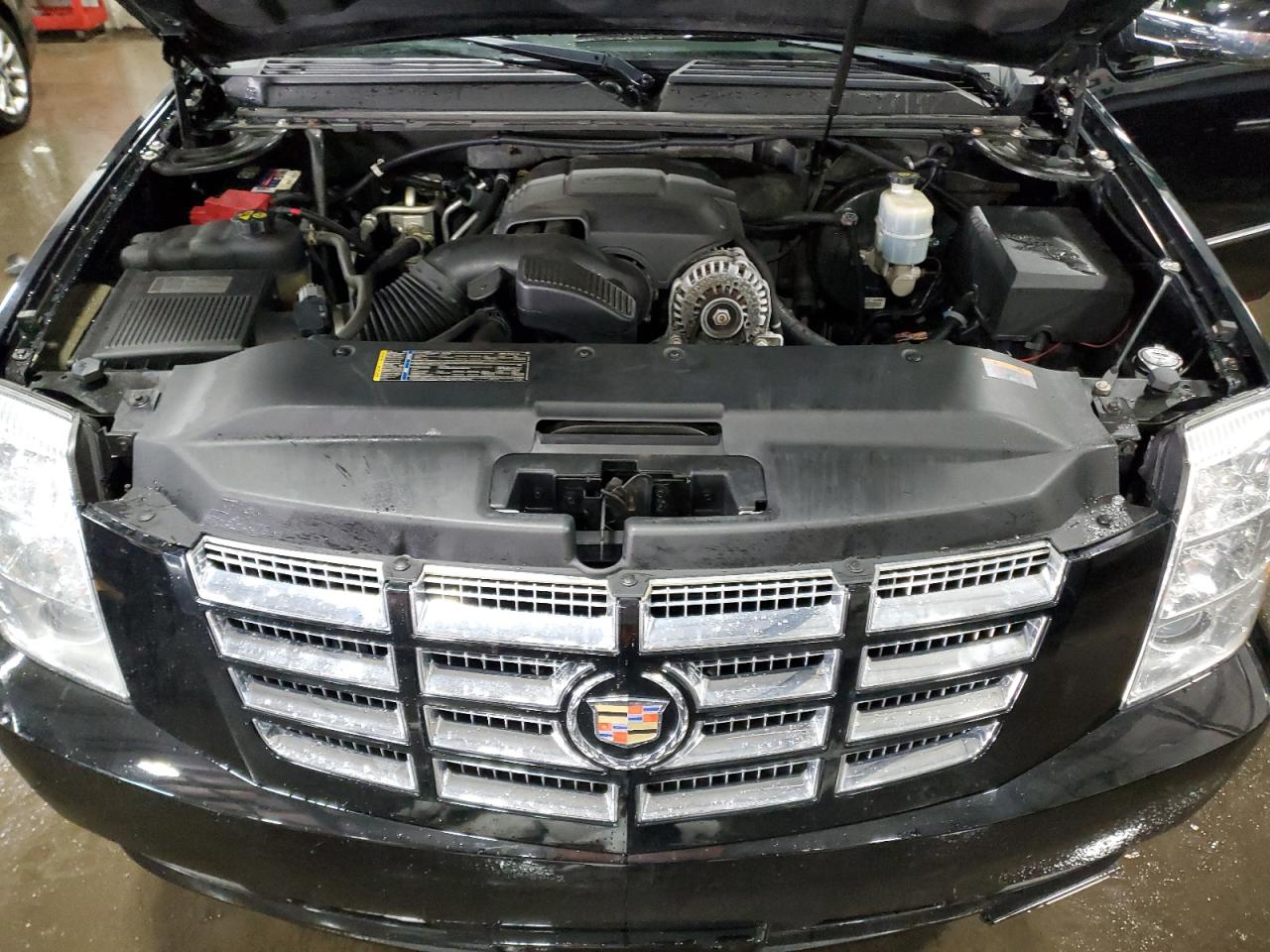 2011 Cadillac Escalade - Image 12
