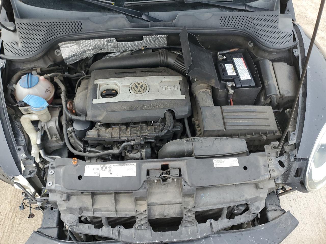 2012 Volkswagen Beetle - Image 12