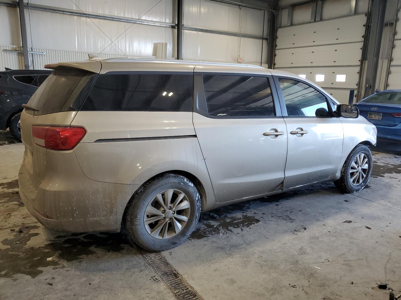 2017 Kia Sedona - Image 3