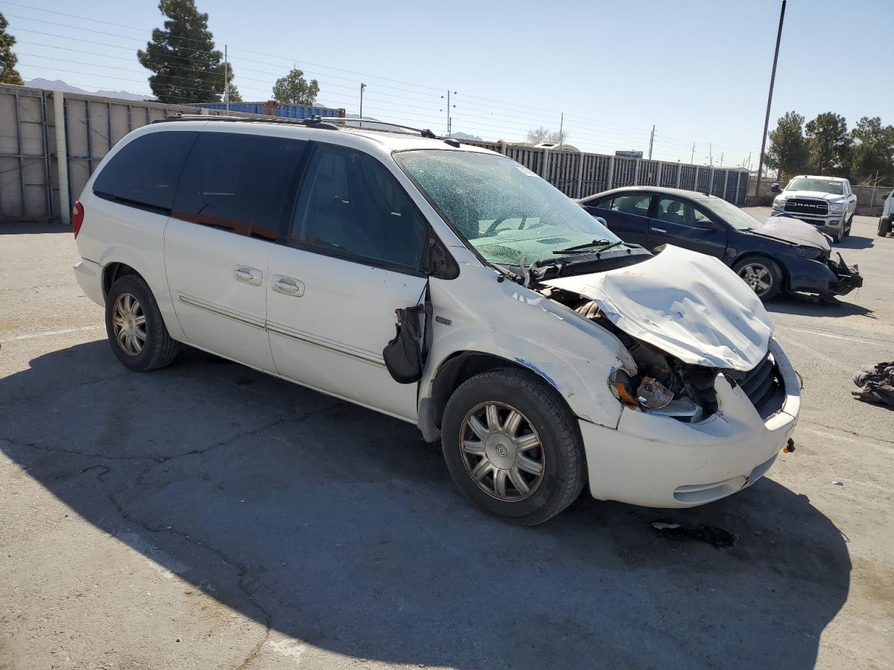 2005 Chrysler Town & Country - Image 4