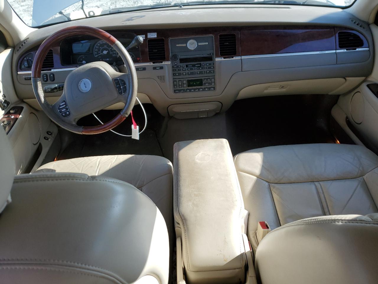 2003 Lincoln Town Car - Image 8