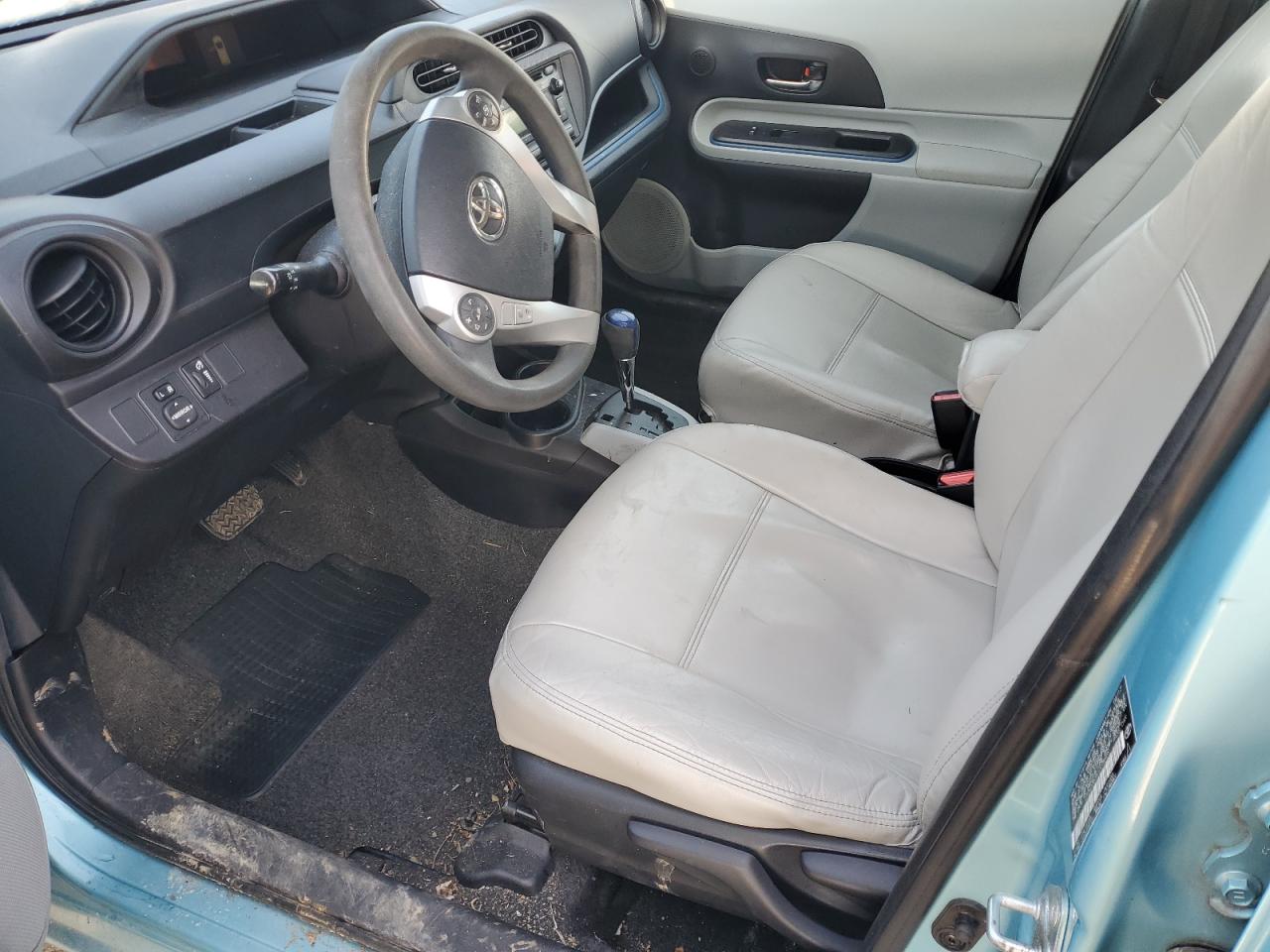 2013 Toyota Prius - Image 7