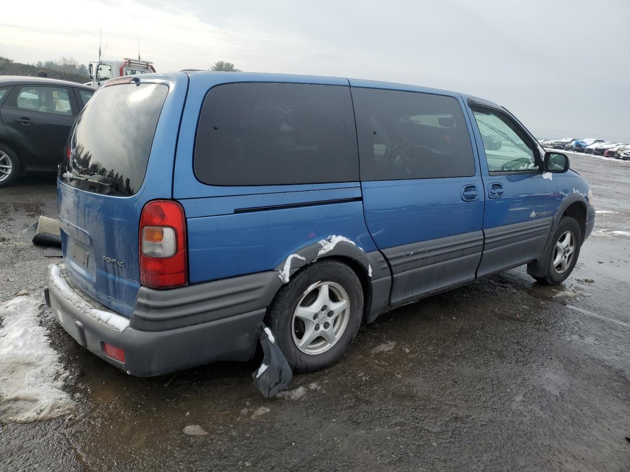 2000 Pontiac Montana - Image 3