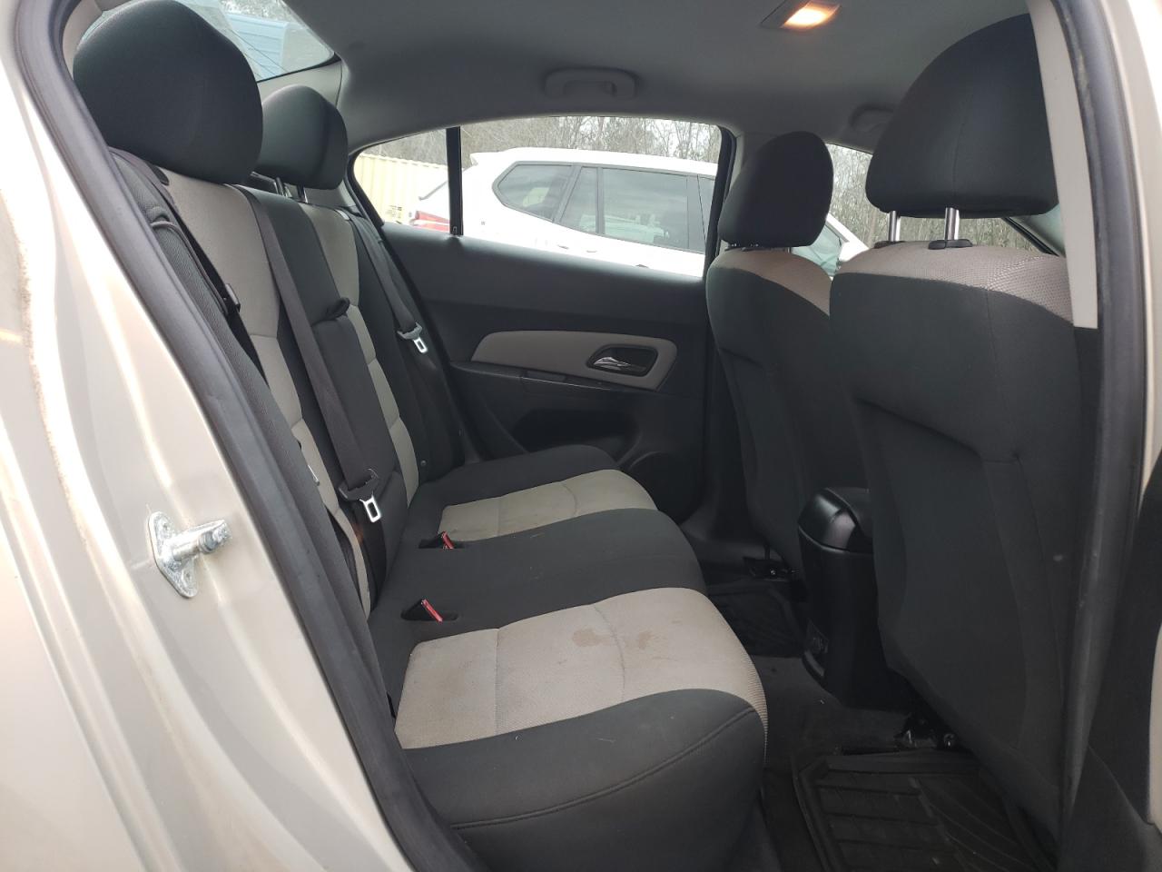 2012 Chevrolet Cruze - Image 10