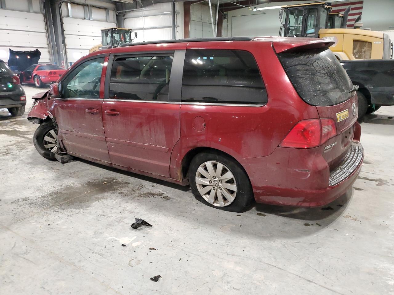 2012 Volkswagen Routan - Image 2