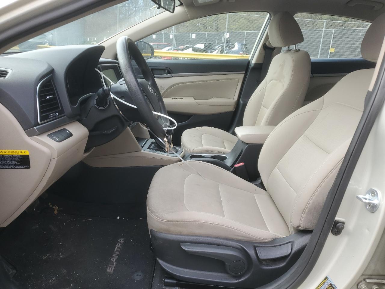 2017 Hyundai Elantra - Image 7