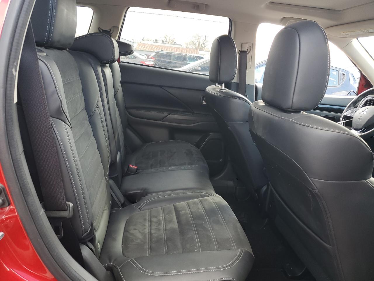 2020 Mitsubishi Outlander - Image 11