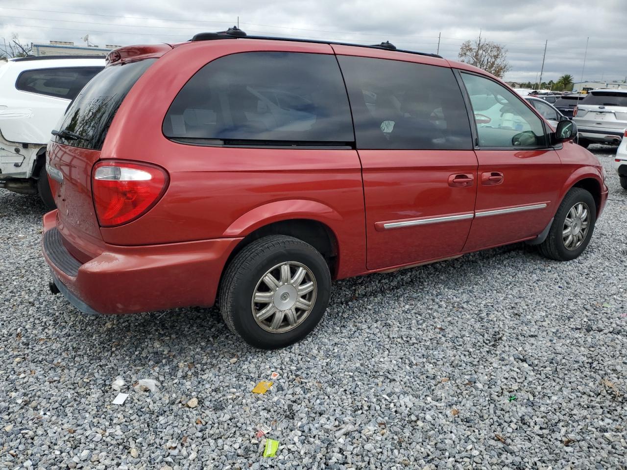 2005 Chrysler Town & Country - Image 3