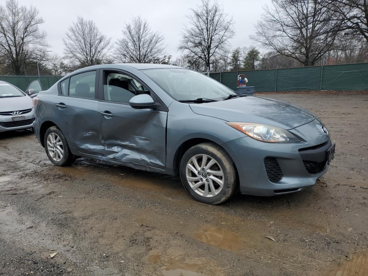 2013 Mazda 3 - Image 4