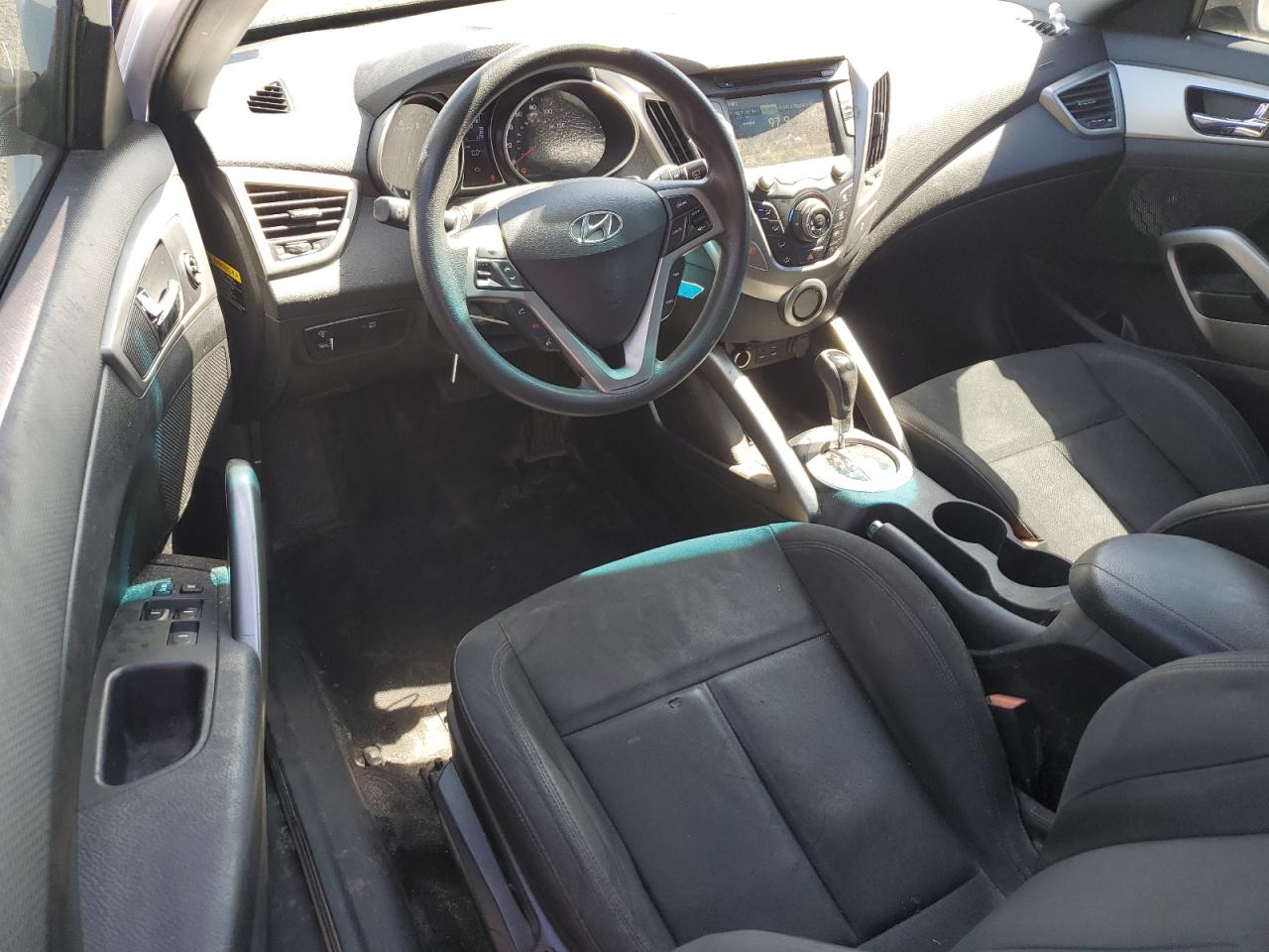2016 Hyundai Veloster - Image 8