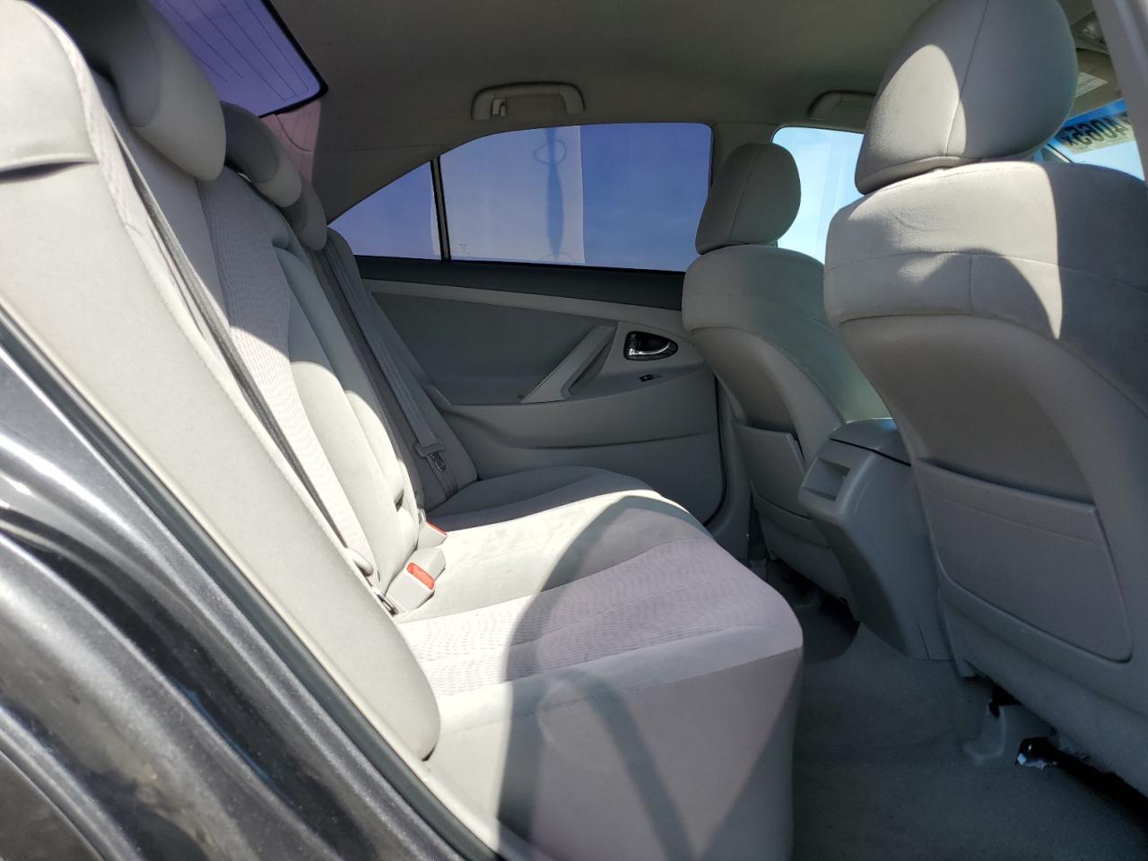 2011 Toyota Camry - Image 10