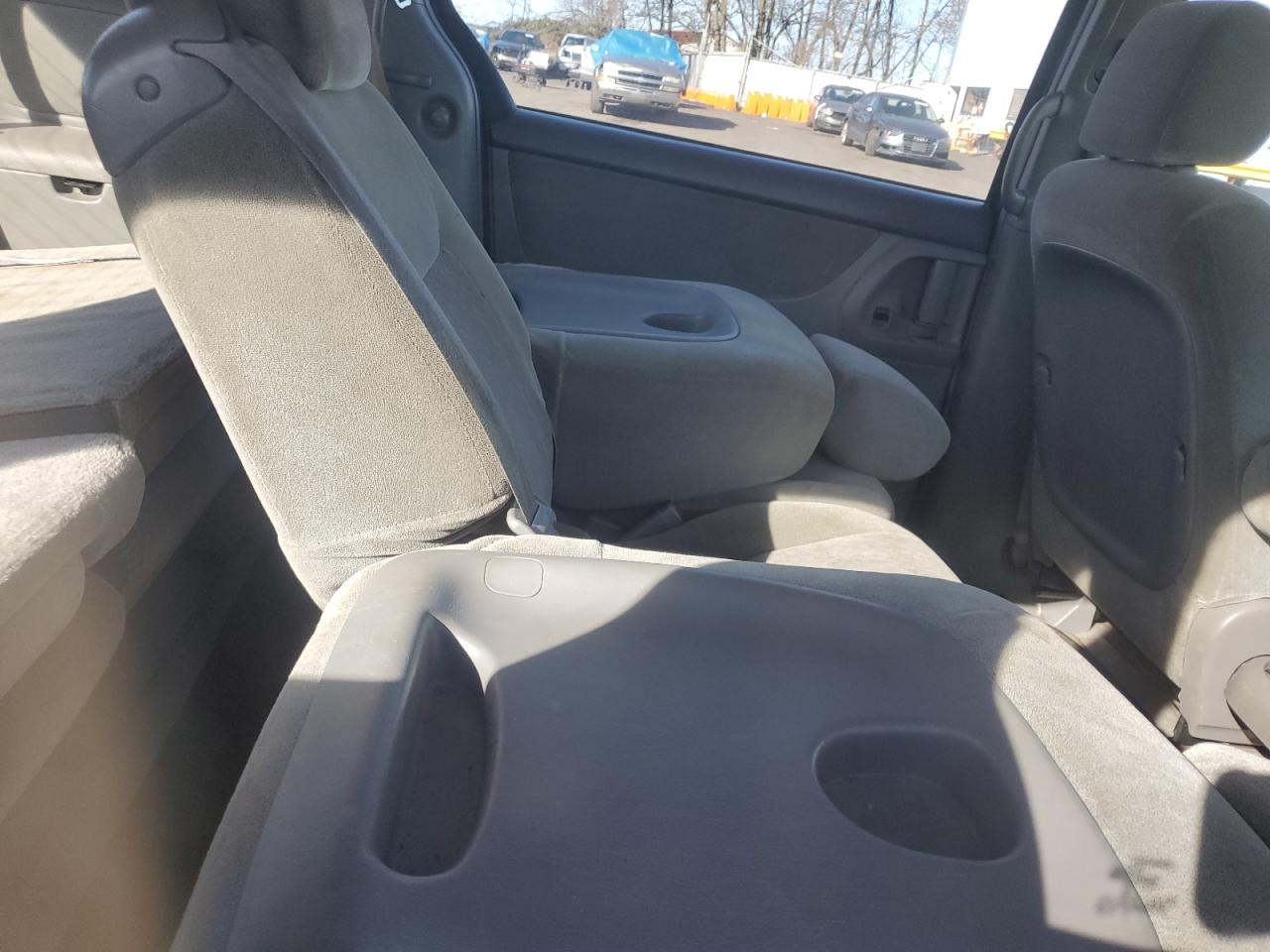 2005 Toyota Sienna - Image 11