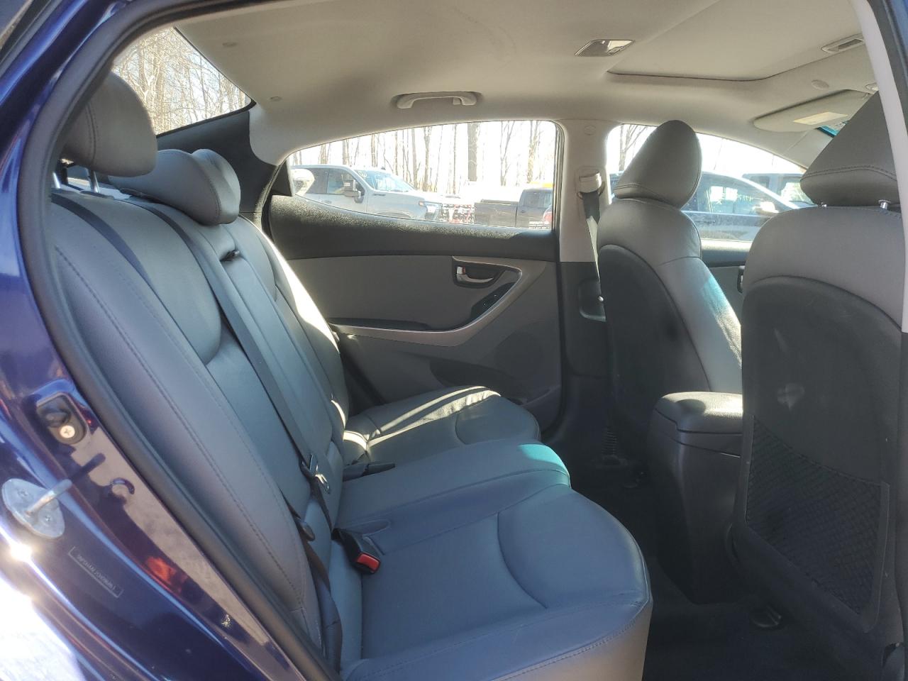 2012 Hyundai Elantra - Image 10