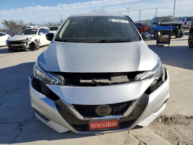  NISSAN VERSA 2020 Серебристый