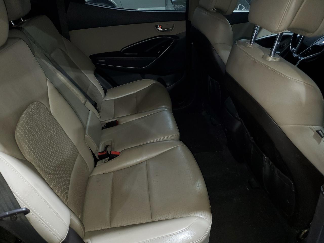 2013 Hyundai Santa Fe - Image 11