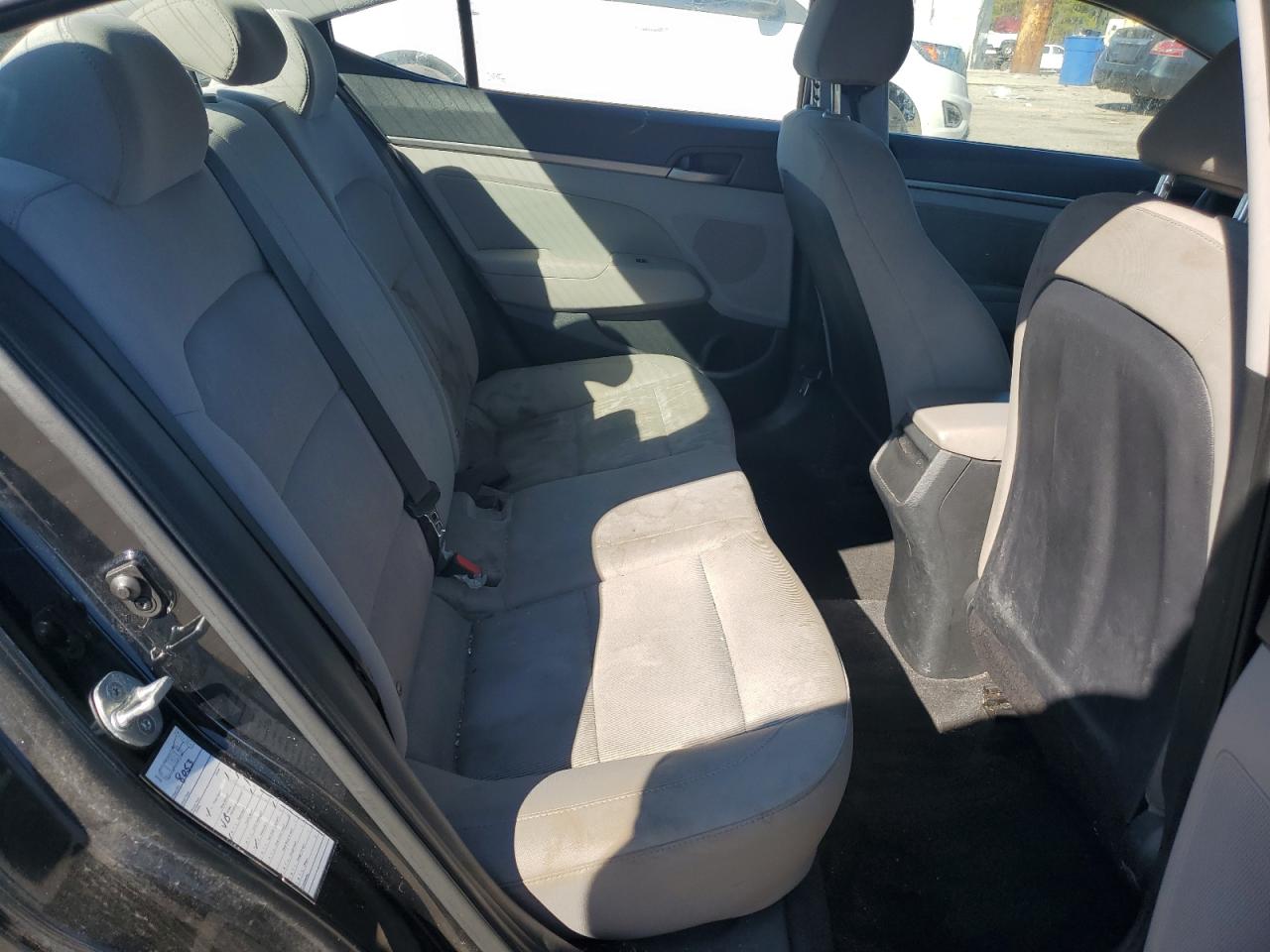 2018 Hyundai Elantra - Image 10