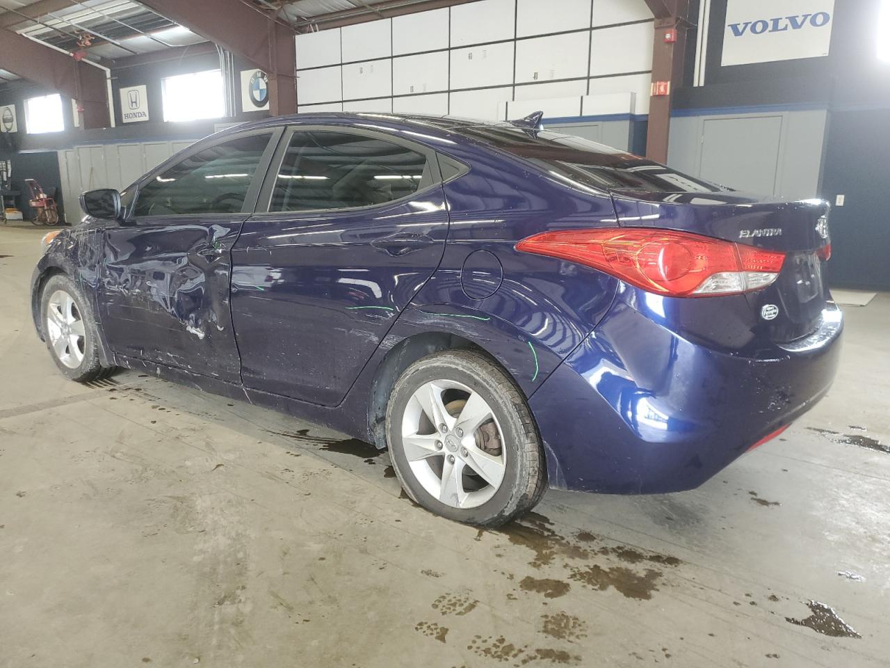 2013 Hyundai Elantra - Image 2