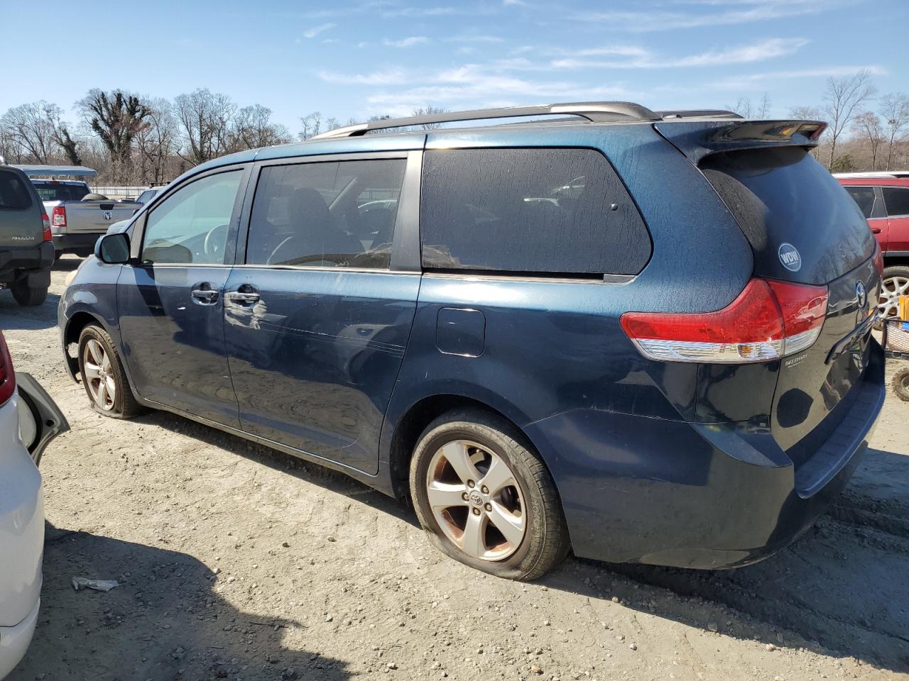 2012 Toyota Sienna - Image 2