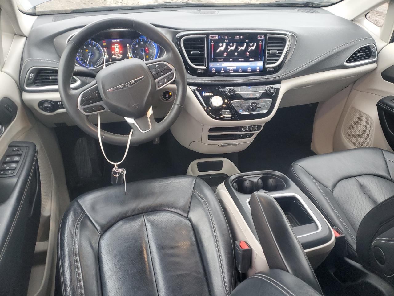 2022 Chrysler Pacifica - Image 8