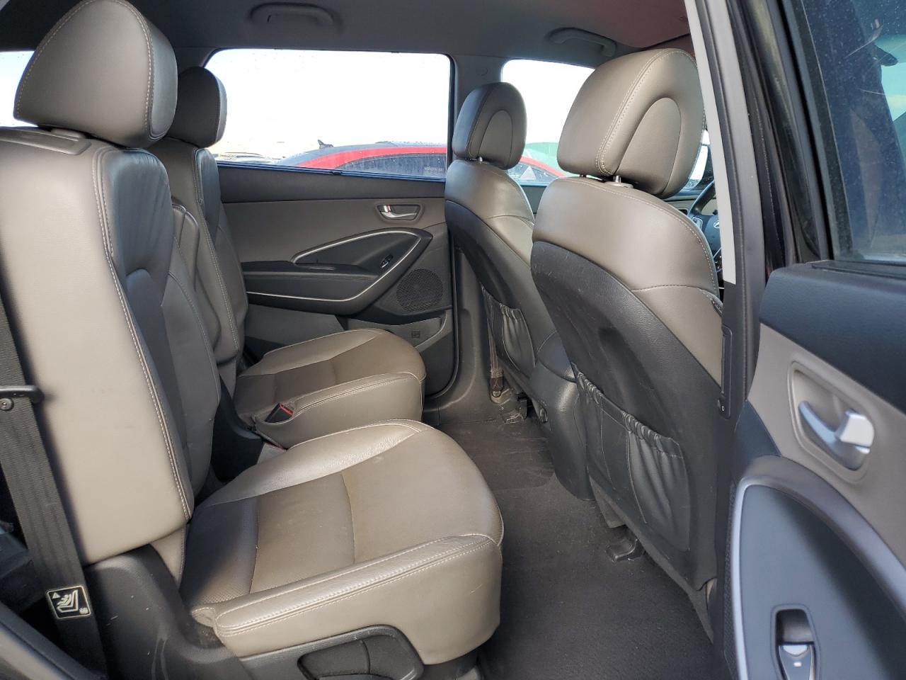 2015 Hyundai Santa Fe - Image 10