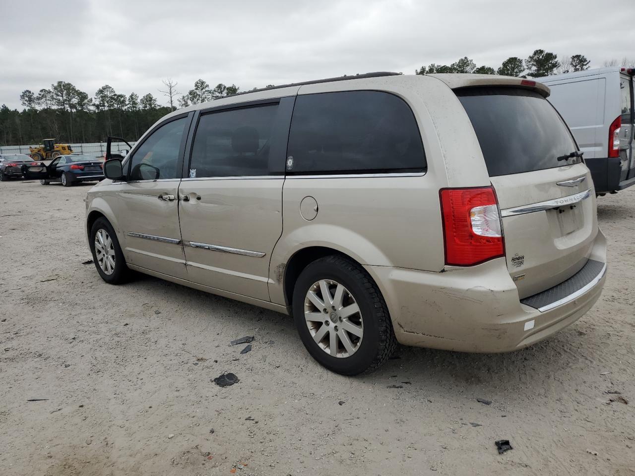 2016 Chrysler Town & Country - Image 2