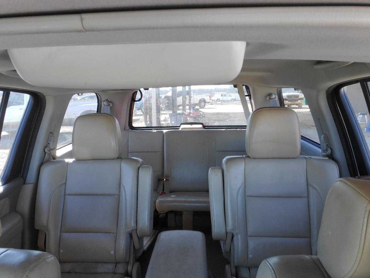 2015 Nissan Armada - Image 10