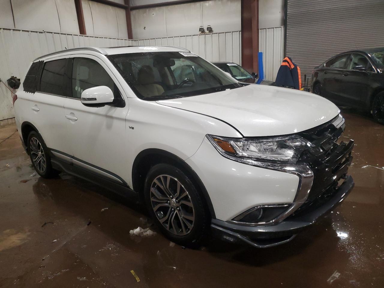 2016 Mitsubishi Outlander - Image 4
